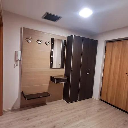 Skyline Apartment *