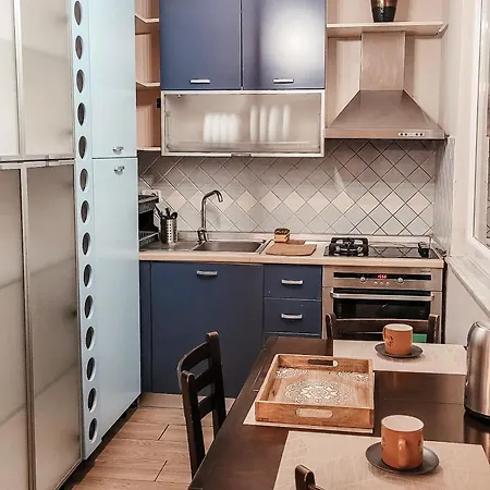 Skyline Apartment *